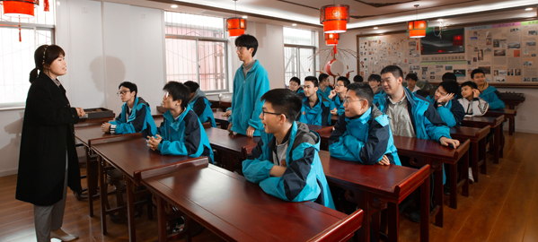 宁强 分类教学，因材施教，采取“一类一方案、一人一目标”的教学方法