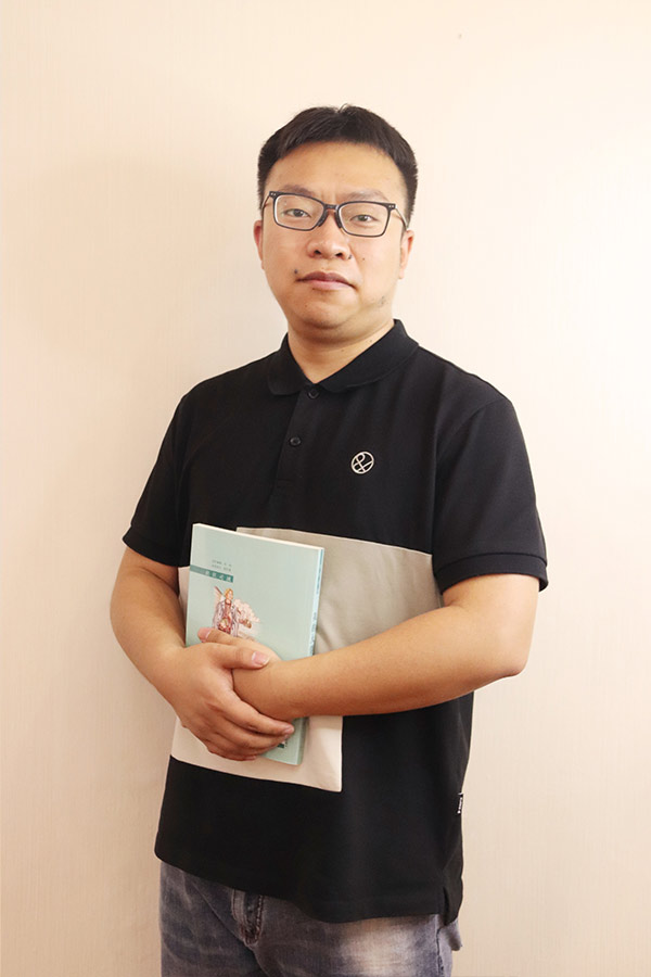 宁强杨斌 本科学历，毕业于西安航空学院
